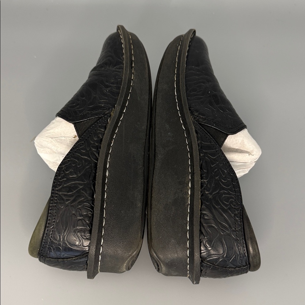 Alegria Debra Professional Clog –Black Embossed Rose Leather 38 EU (US 8-8.5) - Picture 6 of 11